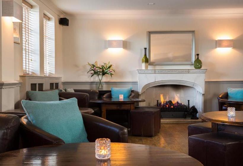 בית מלון כפרי The Chequers Inn