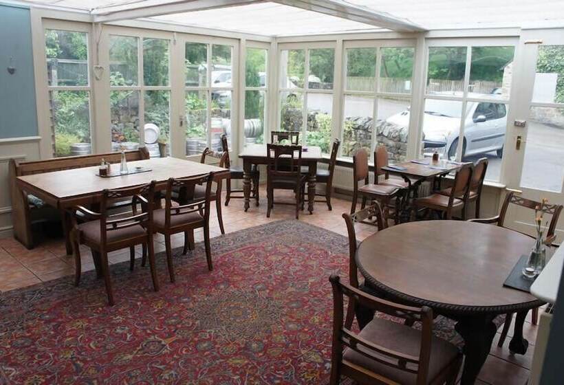 בית מלון כפרי The Manifold Inn