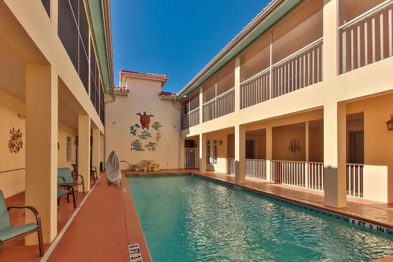 ホテル Tortuga Inn Beach Resort