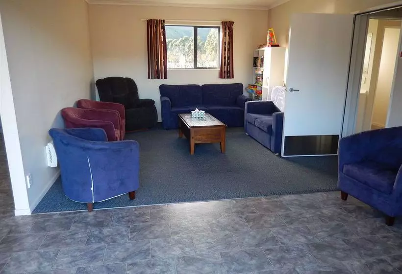 Linkwater Motel And Backpackers