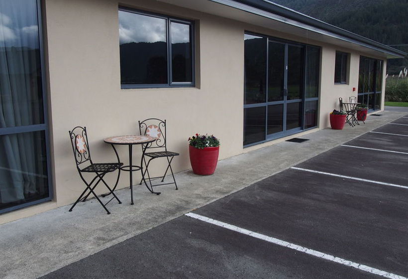 Linkwater Motel And Backpackers