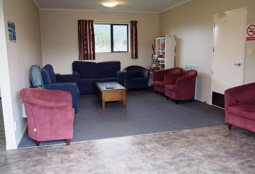 Linkwater Motel And Backpackers