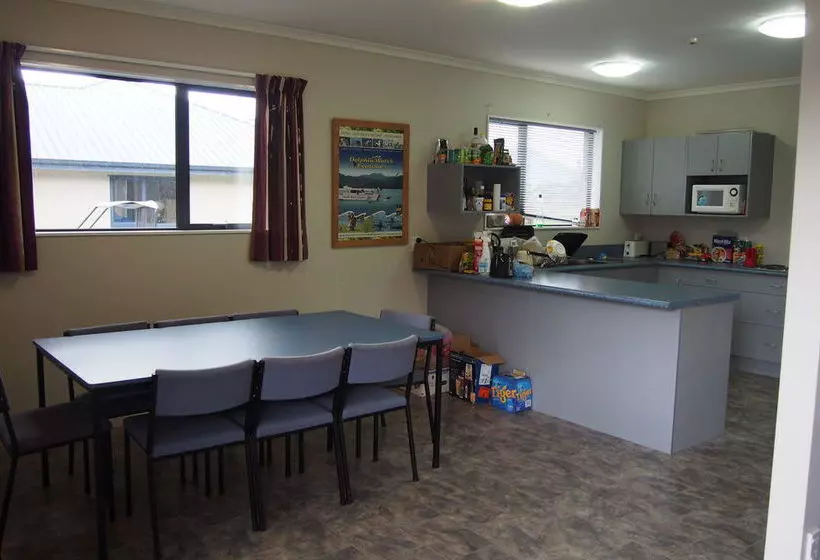 Linkwater Motel And Backpackers