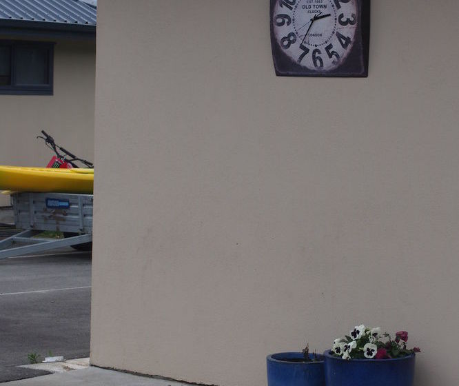 Linkwater Motel And Backpackers