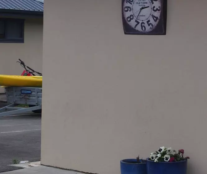 Linkwater Motel And Backpackers