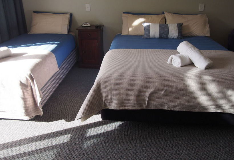 Linkwater Motel And Backpackers