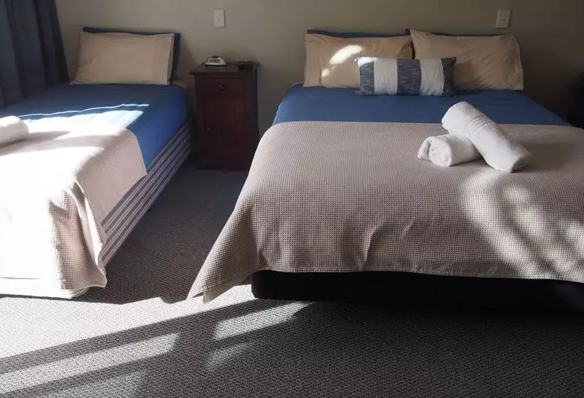 Linkwater Motel And Backpackers