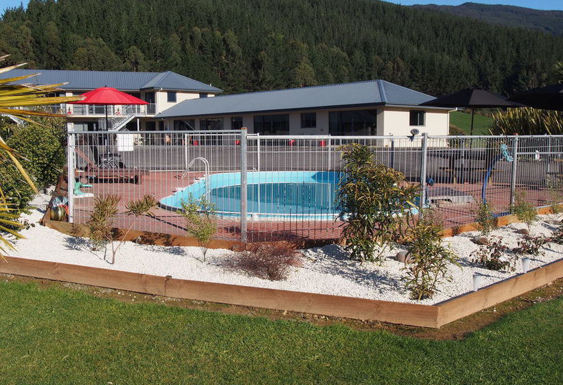 Linkwater Motel And Backpackers