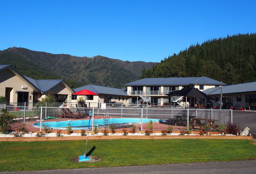 Linkwater Motel And Backpackers