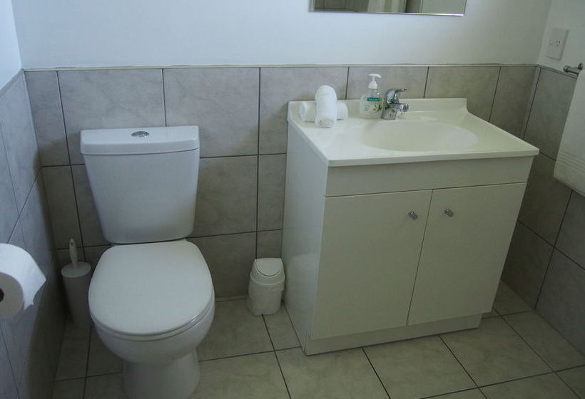 Linkwater Motel And Backpackers