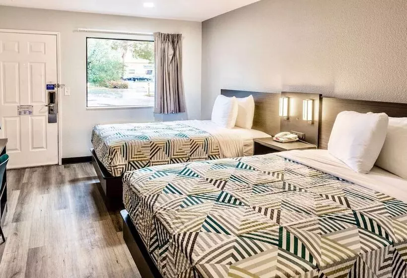 Motel 6carlsbad, Ca  East Near Legoland