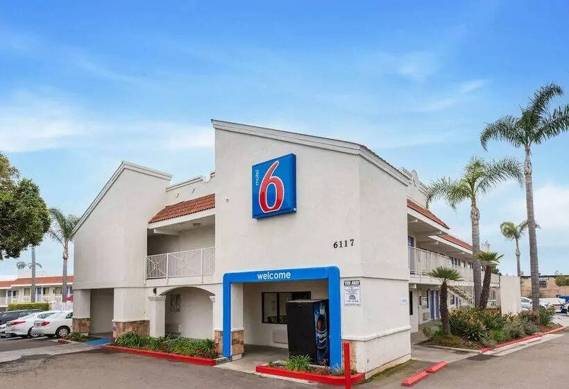 Motel 6carlsbad, Ca  East Near Legoland