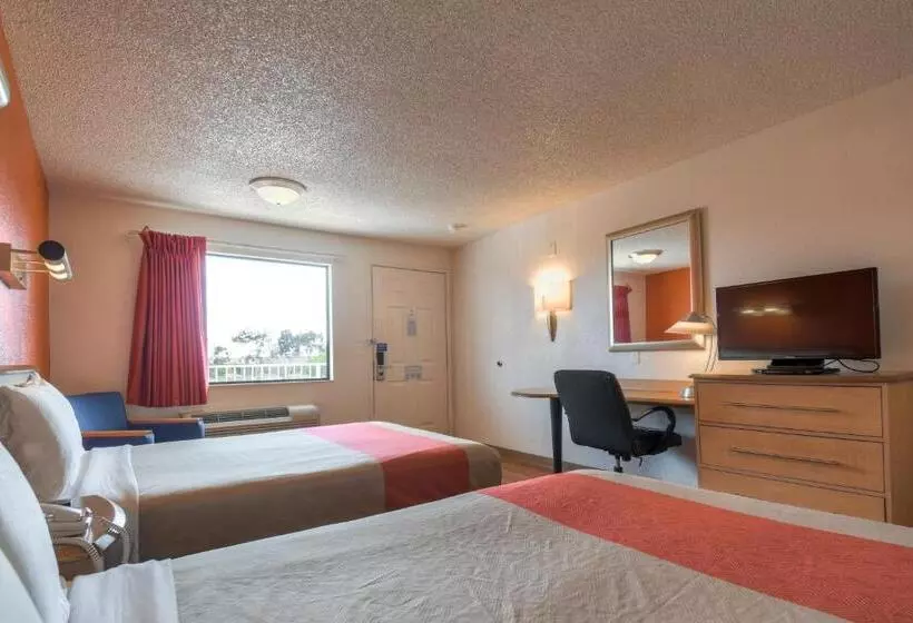 Motel 6carlsbad, Ca  East Near Legoland