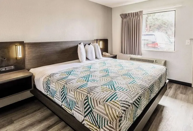 Motel 6carlsbad, Ca  East Near Legoland