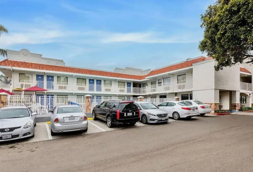 Motel 6carlsbad, Ca  East Near Legoland