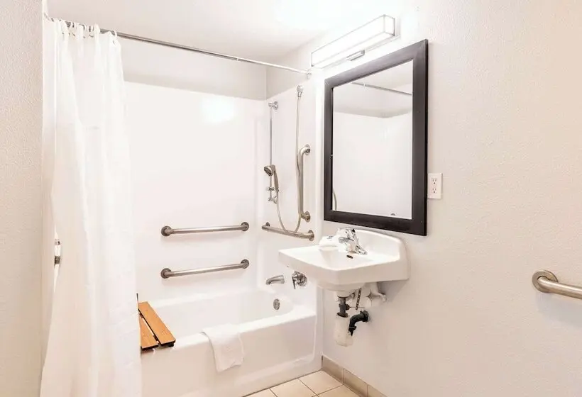 Motel 6carlsbad, Ca  East Near Legoland