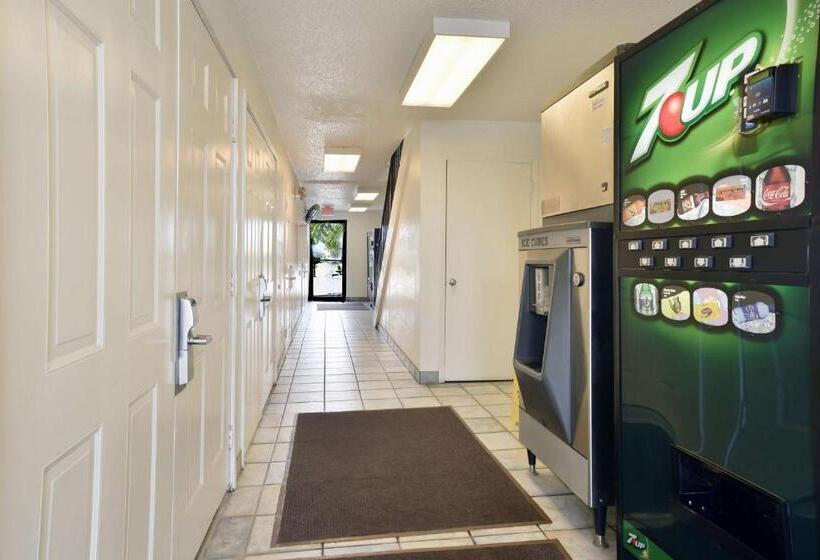 Motel 6 Saint Joseph, Mo