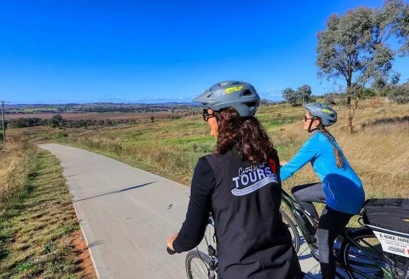 مُتل Cowra Motor Inn