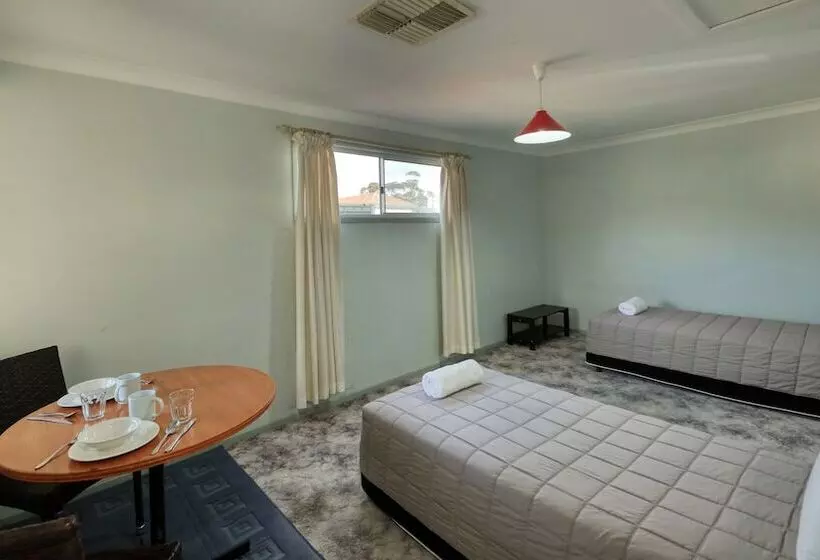 مُتل Cowra Motor Inn