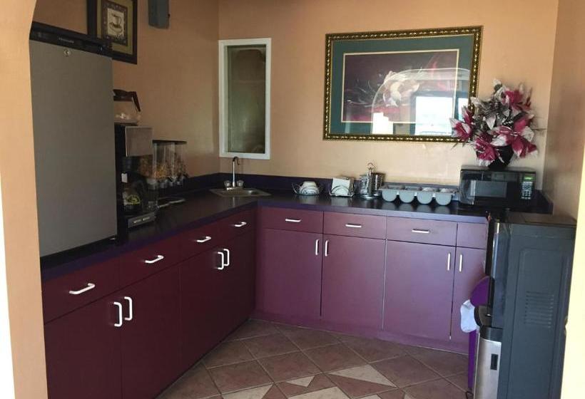 فندق على الطريق Garden Inn & Suites