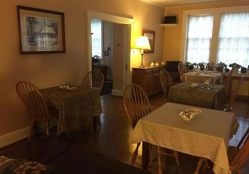 Red Lion Bed & Breakfast