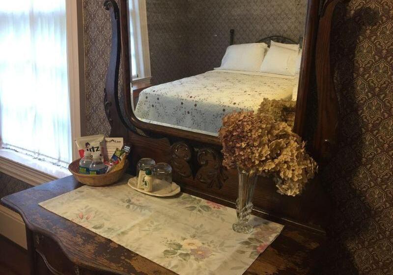 Red Lion Bed & Breakfast