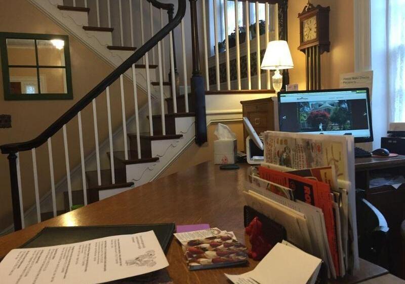 Red Lion Bed & Breakfast