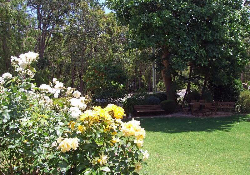 فندق Adamsons Riverside Accommodation