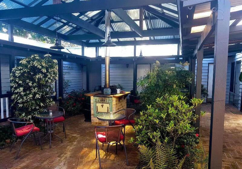 فندق Adamsons Riverside Accommodation