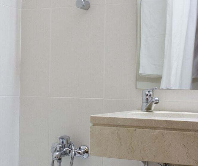 Отель Aguiar Da Pena