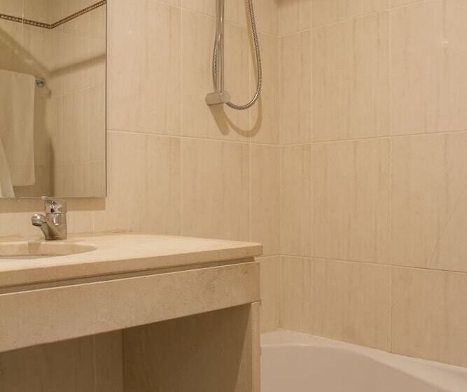 Отель Aguiar Da Pena