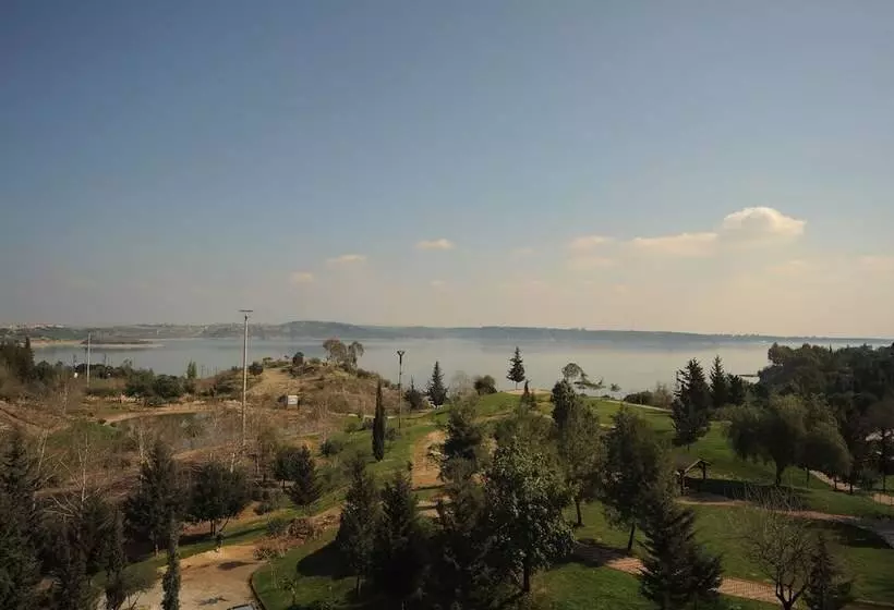 هتل Golden Lake