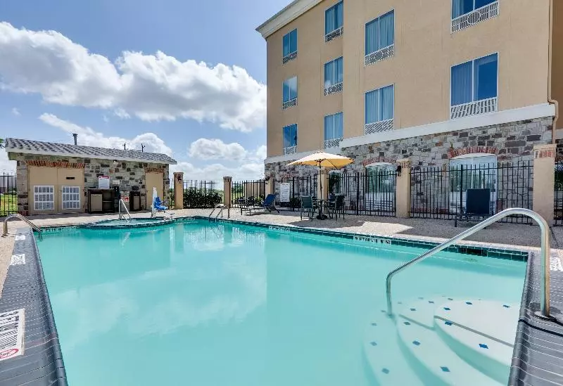 ホテル Holiday Inn Express & Suites San Antonio Brooks City Base, An Ihg