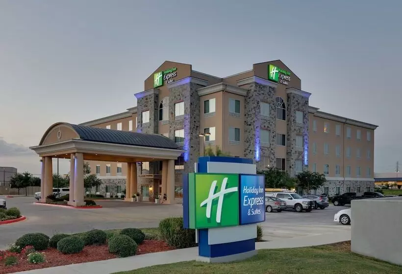 ホテル Holiday Inn Express & Suites San Antonio Brooks City Base, An Ihg