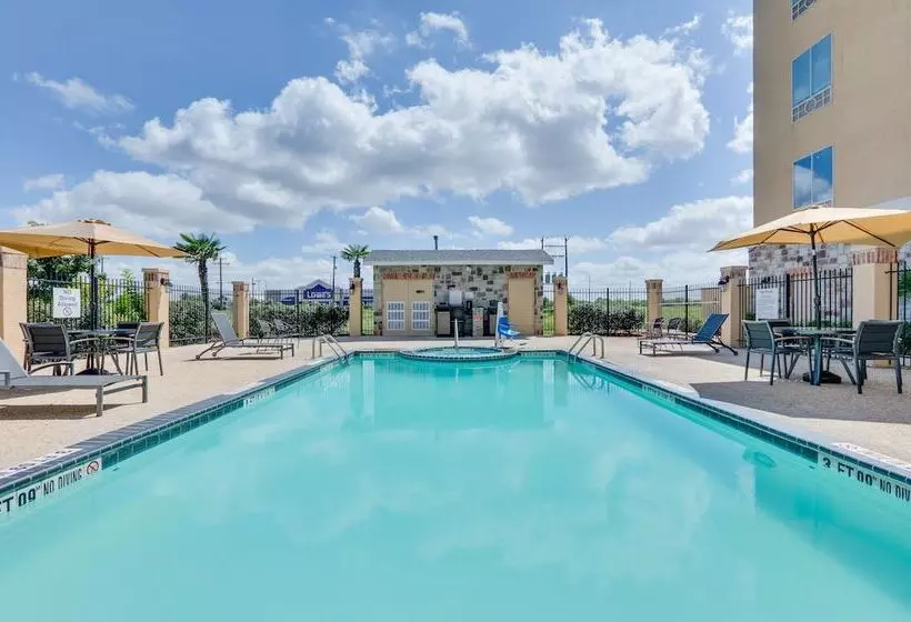 ホテル Holiday Inn Express & Suites San Antonio Brooks City Base, An Ihg