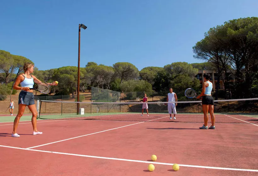 リゾートホテル Village Vacances Azureva Fréjus