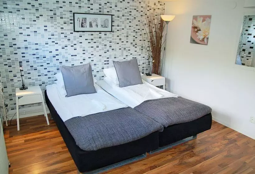 ホテル Bokloster Villal