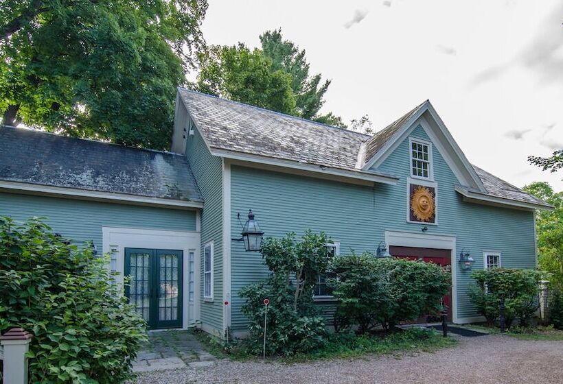 Bed and Breakfast Heart Of The Village Inn