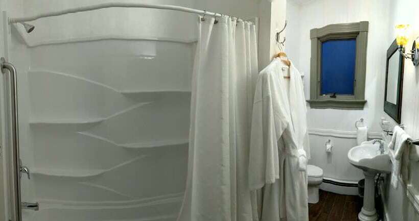 Bed and Breakfast Heart Of The Village Inn