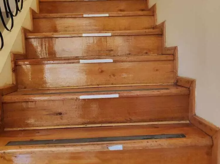 مسافرخانه Serra Nova