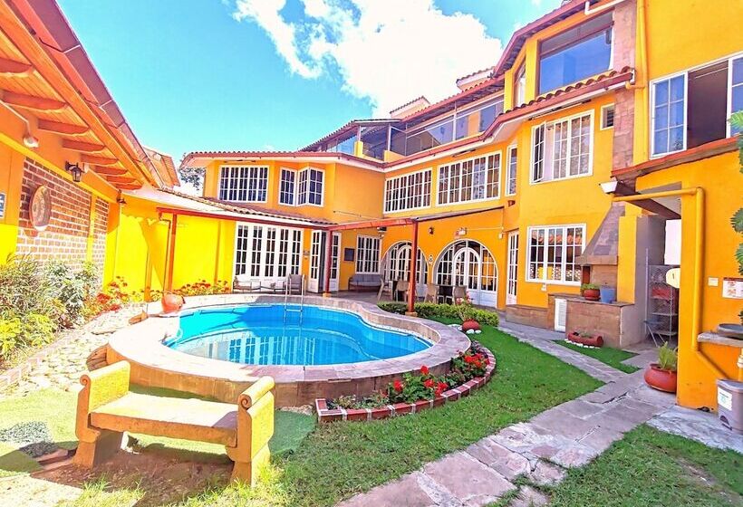 مسافرخانه Serra Nova