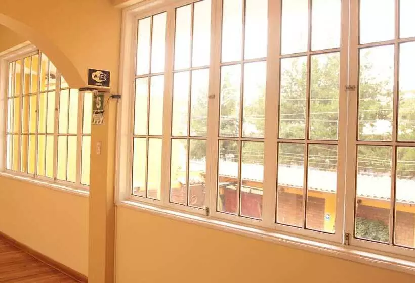 مسافرخانه Serra Nova