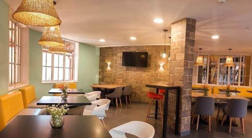 مسافرخانه Serra Nova