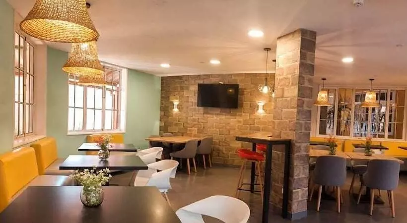 مسافرخانه Serra Nova