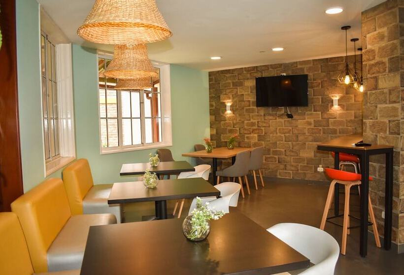 مسافرخانه Serra Nova