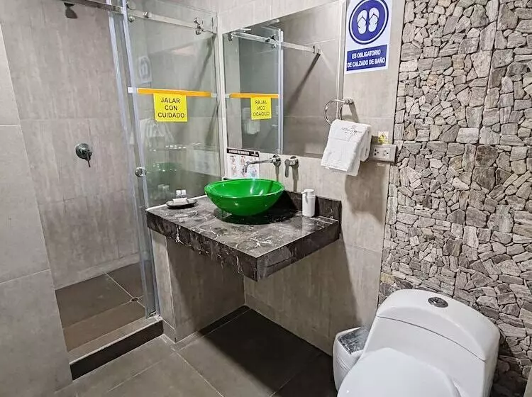 مسافرخانه Serra Nova