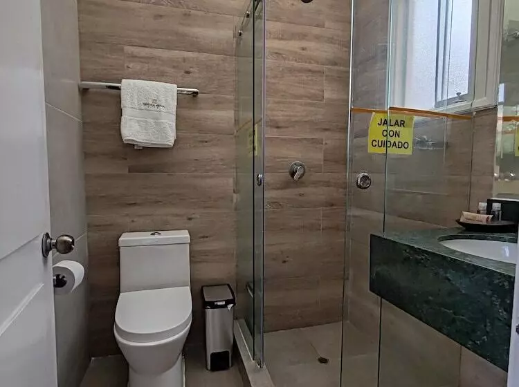 مسافرخانه Serra Nova