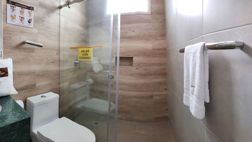 مسافرخانه Serra Nova