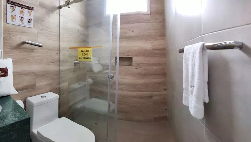 مسافرخانه Serra Nova