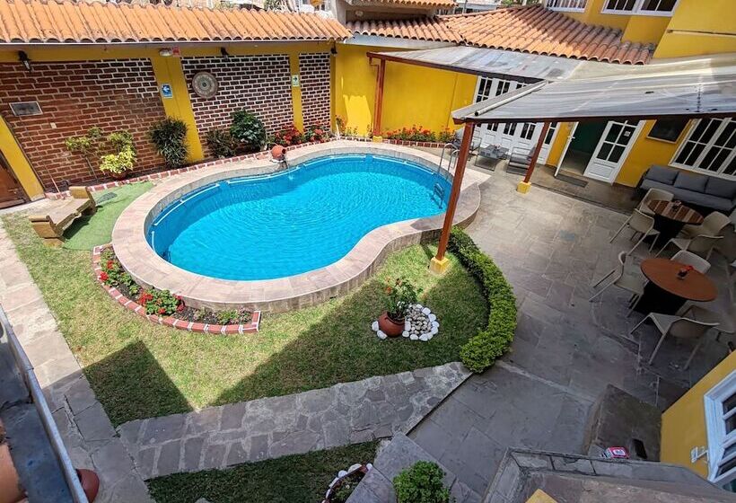 مسافرخانه Serra Nova